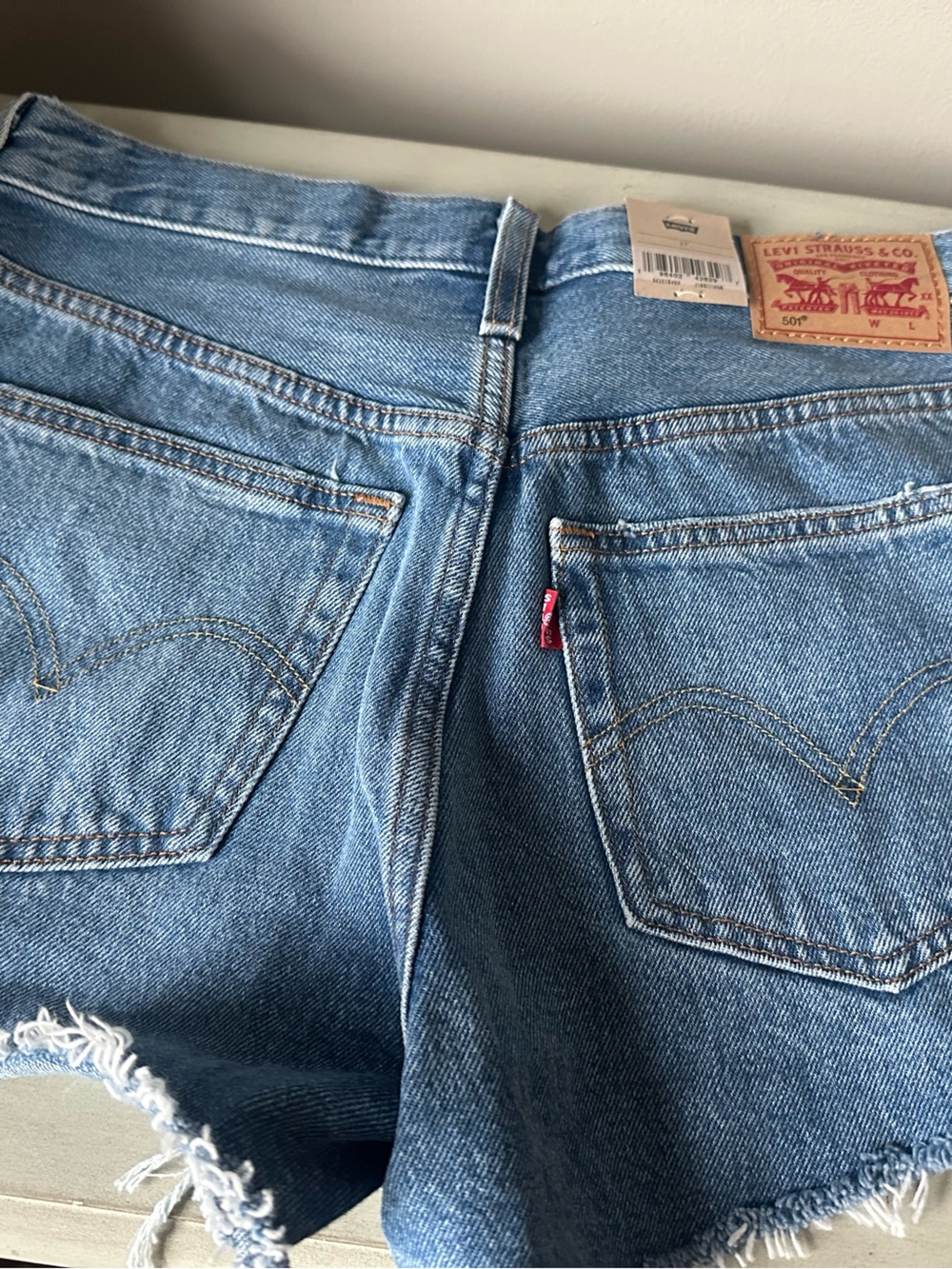 Levis women’s 501 original high rise denim jean shorts 27